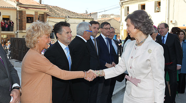 Lucía Urbán López con su majestad la Reina doña Sofía